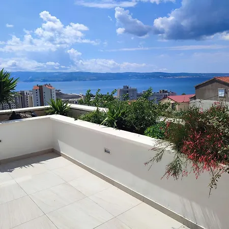 With Parking Space Dugi Rat, Omis - 23115 *